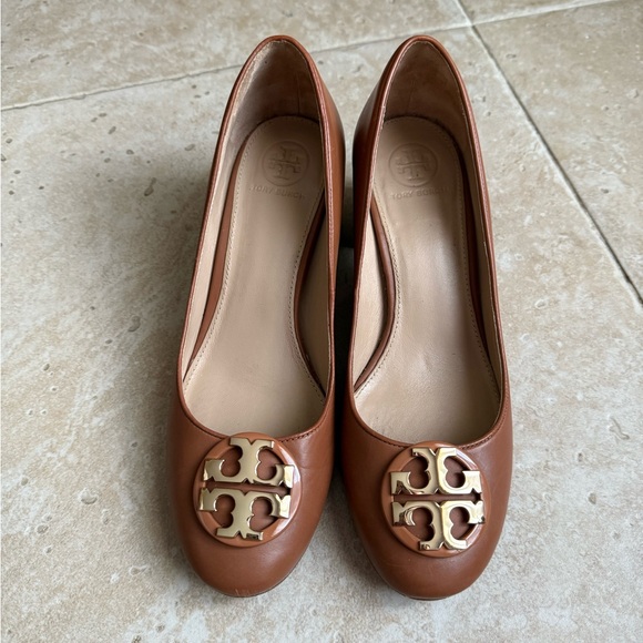 Tory Burch Shoes - Tory Burch Tan Block Heels with Gold Logo Size 6.5